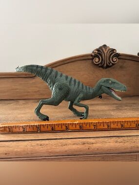 Jurassic World Velociraptor Charlie
